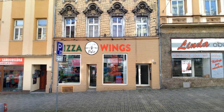 Naložené hranolky podle výběru nebo quesadilla a Coca-Cola na odnos s sebou