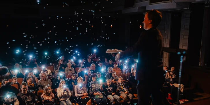 Kouzelnická show s T. Podzimkem v sále Boccaccio: čtení myšlenek, iluze s předměty, karetní magie aj.