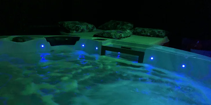 Privátní wellness pro dva: 60 min. i celá noc, vířivka, sauna a relaxační místnost
