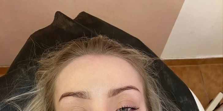 Permanentní make-up obočí nebo rtů Beauty Coworking