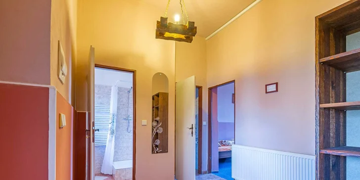 Pobyt na hradě Vildštejn pro pár i rodinu: možnost jídla, prohlídka i degustační večeře