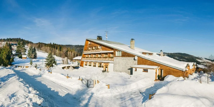 Pobyt v horském hotelu v Beskydech: polopenze, termální bazén, sauna i sleva na procedury