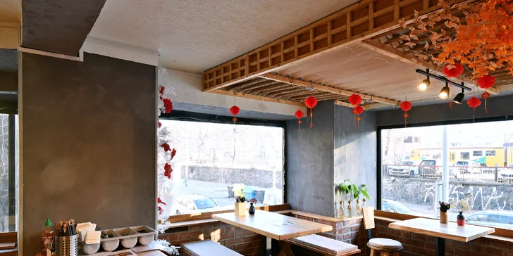 Sushi sety s 18-56 rolkami, nigiri i sashimi či polévka ramen v nové asijské restauraci