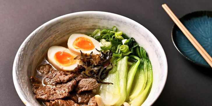 Sushi sety s 18-56 rolkami, nigiri i sashimi či polévka ramen v nové asijské restauraci
