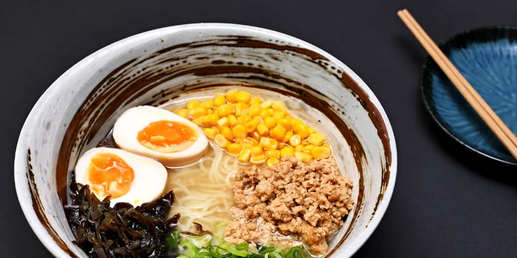 Sushi sety s 18-56 rolkami, nigiri i sashimi či polévka ramen v nové asijské restauraci