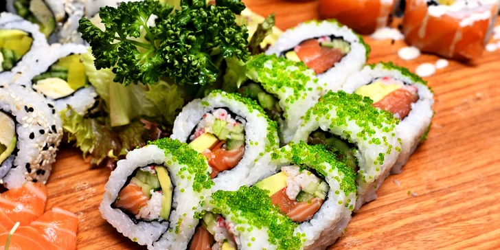 Sushi sety s 18-56 rolkami, nigiri i sashimi či polévka ramen v nové asijské restauraci