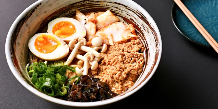 Sushi sety s 18-56 rolkami, nigiri i sashimi či polévka ramen v nové asijské restauraci