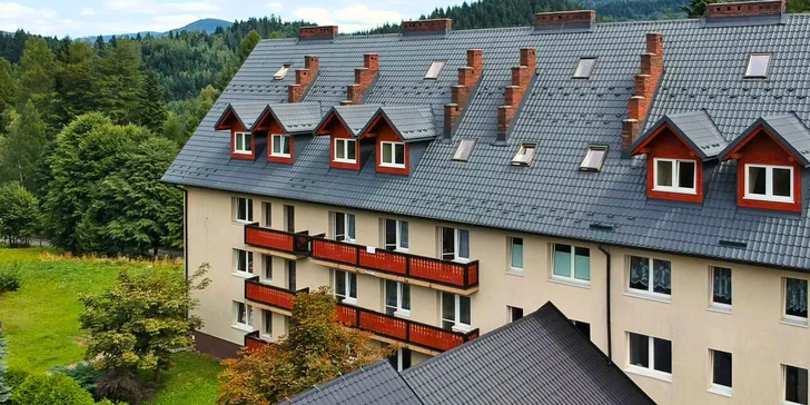 Pobyt v polských Beskydech: jídlo, bazény a sauna, dětské hřiště, turistika a až 2 děti do 11,9 let zdarma