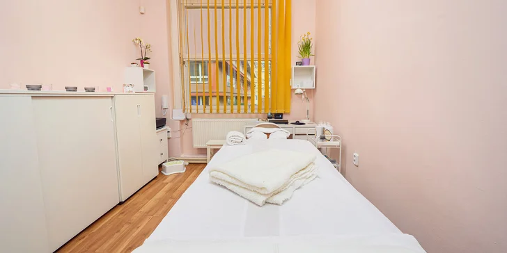 Relaxační rituály: zábal, peeling i relaxační nebo čokoládová masáž a lávové kameny