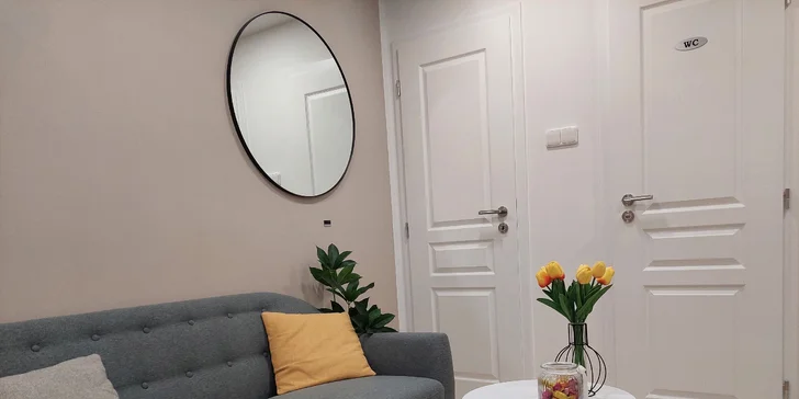 Microblading obočí: přirozený permanentní make-up metodou vláskování a oční linky se stínem
