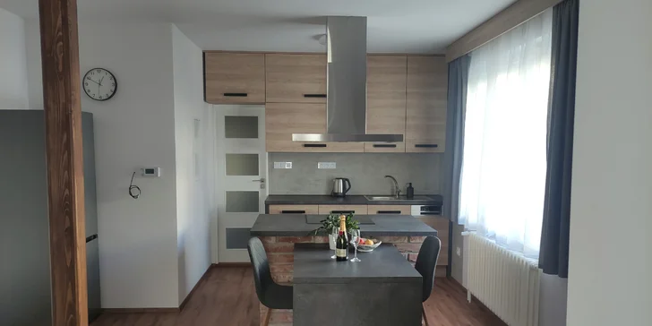 Pobyt v apartmánu v Rožnově: poukázka na wellness i lahev vína až pro 3 os.