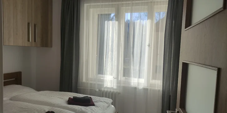 Pobyt v apartmánu v Rožnově: poukázka na wellness i lahev vína až pro 3 os.