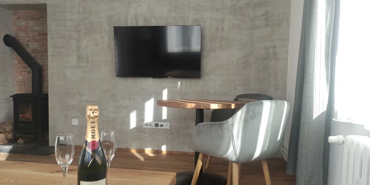 Pobyt v apartmánu v Rožnově: poukázka na wellness i lahev vína až pro 3 os.