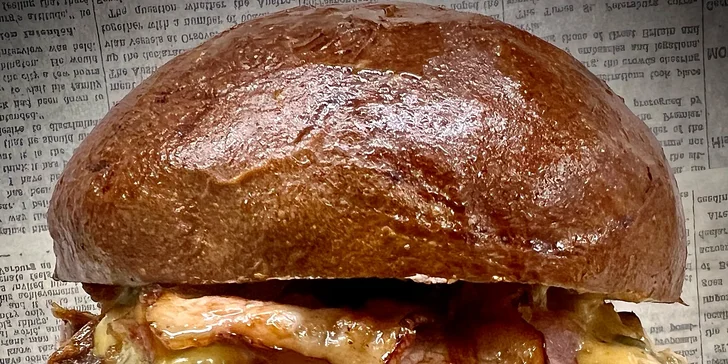 Burgery, smažák nebo loaded fries s masem: pro 1 nebo až 4 lidi, a to včetně drinků