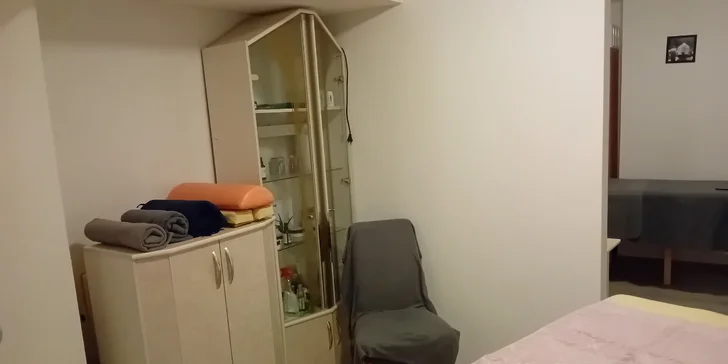 Relax s masážní svíčkou: masáž obličeje a dekoltu i paží a dlaní nebo zad