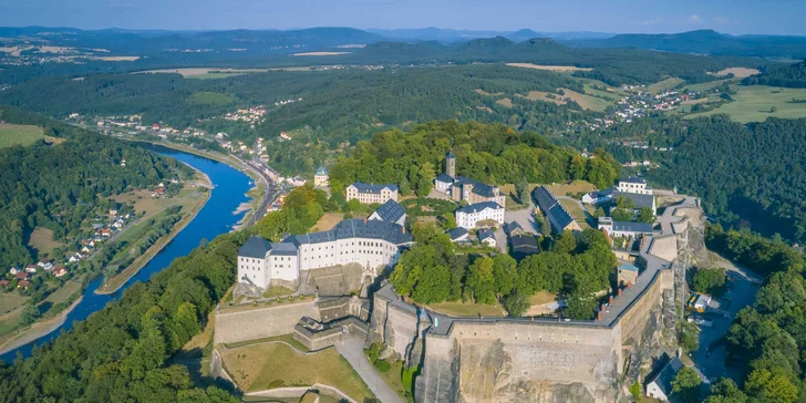 Z Prahy do termálních lázní Toskana Therme: prohlídka hradu Königstein, odpolední plavba s obědem a průvodce po celý den