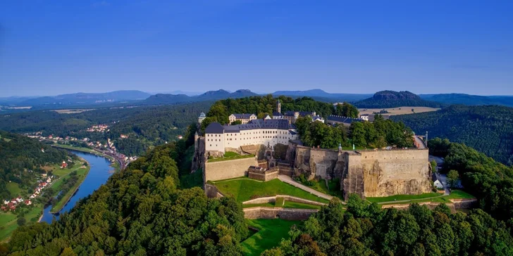 Lodní lístek na plavbu historickým parníkem z Ústí n. L. na pevnost Königstein s obědem, večeří, živou hudbou a průvodcem po celý den