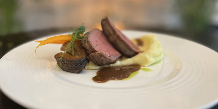 Valentýnské menu pro 2 osoby podávané v restauraci 5* hotelu Hilton Prague Old Town
