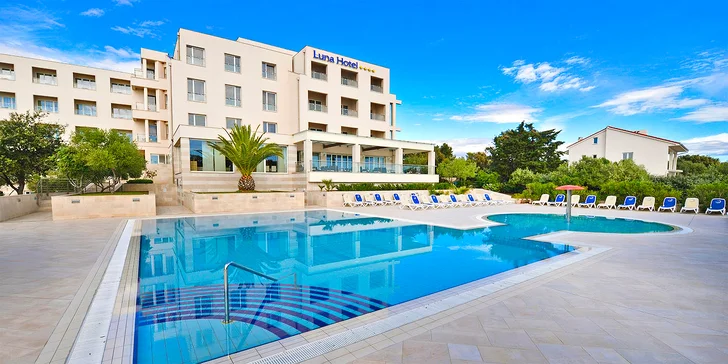 4* dovolená na chorvatském ostrově Pag: all inclusive i bazény, 2 děti zdarma