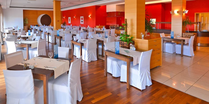 4* dovolená na chorvatském ostrově Pag: all inclusive i bazény, 2 děti zdarma