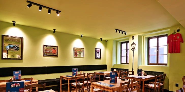 Hovězí, kuřecí nebo sýrový burger, žebra nebo fish and chips: voucher pro 1-4 osoby