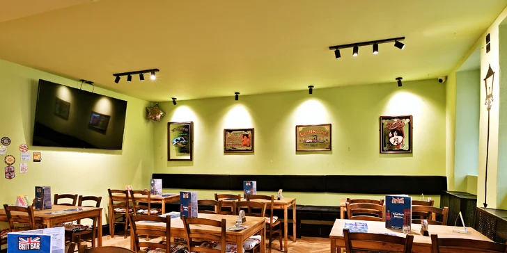 Hovězí, kuřecí nebo sýrový burger, žebra nebo fish and chips: voucher pro 1-4 osoby