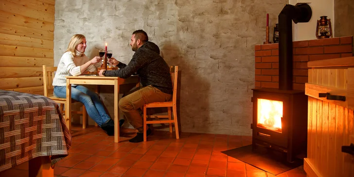 Zážitková noc v zemljance u lesa: romantika i zážitek v netradičním apartmánu pod zemí