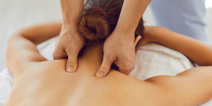 Relax na masáži dle výběru: záda, šíje, masáž lávovými kameny i celého těla