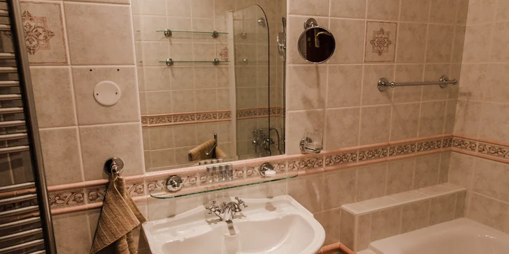 Romantický hotel na okraji Prahy: pobyt se snídaní či polopenzí, možnost privátní sauny