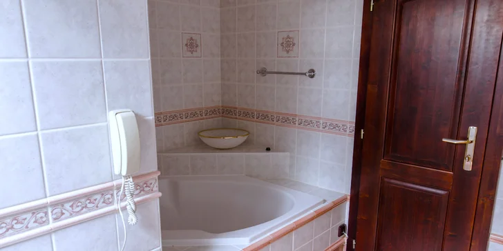 Romantický hotel na okraji Prahy: pobyt se snídaní či polopenzí, možnost privátní sauny