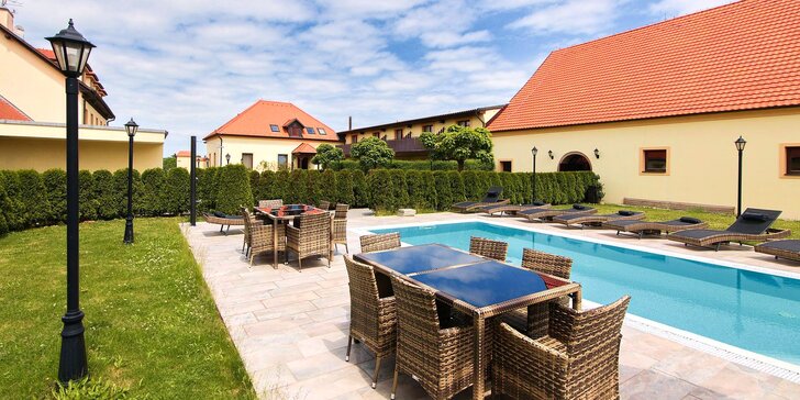 Pobyt v hotelu u hradu Buchlov s jídlem a v létě i venkovním bazénem