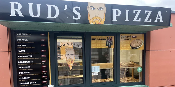 Čtvrtka pizzy podle výběru v bistru Rud´s pizza na Borech