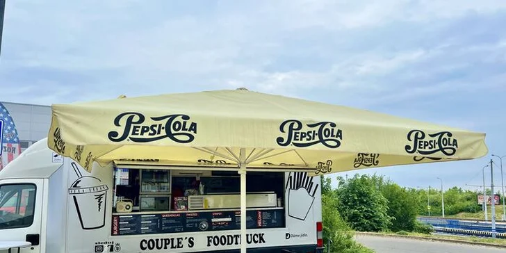 Burgery, smažák nebo loaded fries s masem: pro 1 nebo až 4 lidi, a to včetně drinků