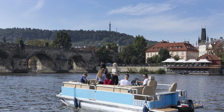 Party na lodi: 1 hod. s neomezenou konzumací piva či 7 lahvemi prosecca až pro 11 os.