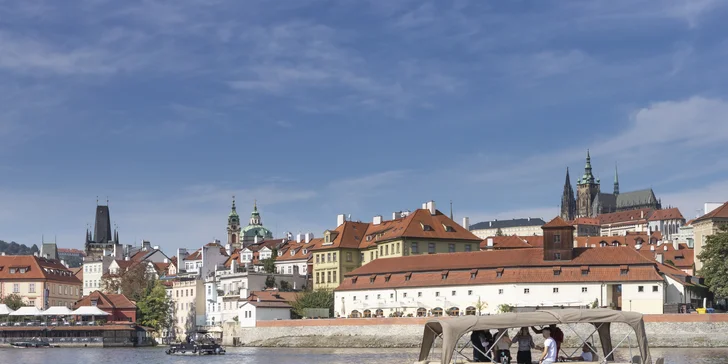 Party na lodi: 1 hod. s neomezenou konzumací piva či 7 lahvemi prosecca až pro 11 os.