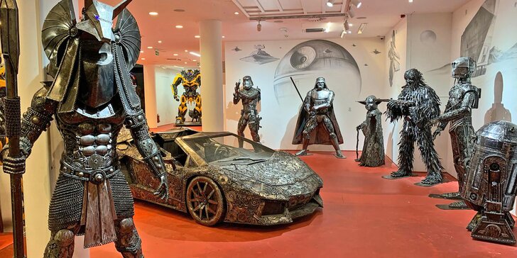 Galerie ocelových figurín na Starém Městě: úžasný svět sci-fi, pohádek, komiksů i luxusních aut