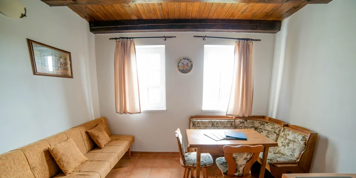 Relax v srdci Slovácka: sleva na wellness a sporty, bydlení v penzionu, sudu, vinařské búdě či stodole pro 12 lidí