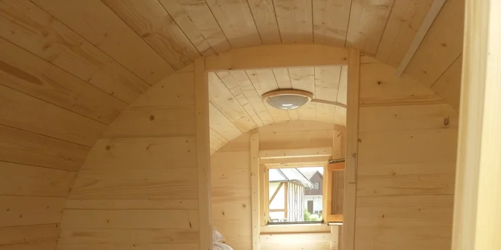 Relax v srdci Slovácka: sleva na wellness a sporty, bydlení v penzionu, sudu, vinařské búdě či stodole pro 12 lidí