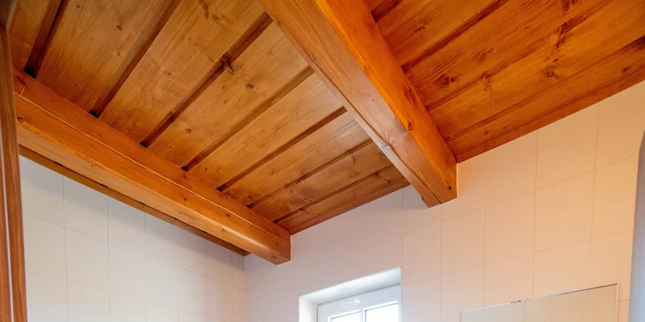 Relax v srdci Slovácka: sleva na wellness a sporty, bydlení v penzionu, sudu, vinařské búdě či stodole pro 12 lidí