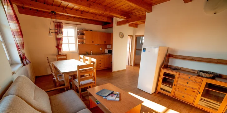 Relax v srdci Slovácka: sleva na wellness a sporty, bydlení v penzionu, sudu, vinařské búdě či stodole pro 12 lidí