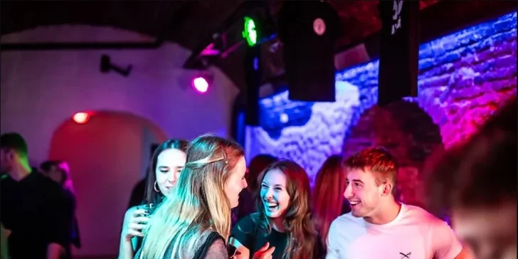 Vstup na moderovaný seznamovací večer pro ženy i muže ve věku 20–57 let