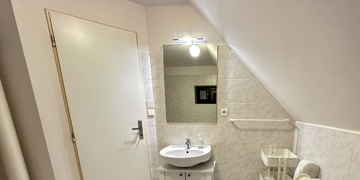 Chaty v Čisté v Krkonoších až pro 8 osob: sjezdovky, výlety a v létě bazén