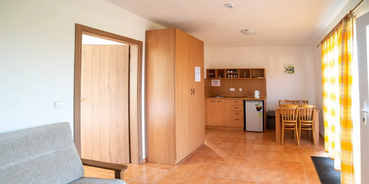 Relax v srdci Slovácka: sleva na wellness a sporty, bydlení v penzionu, sudu, vinařské búdě či stodole pro 12 lidí