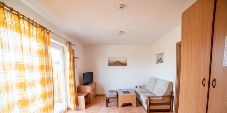 Relax v srdci Slovácka: sleva na wellness a sporty, bydlení v penzionu, sudu, vinařské búdě či stodole pro 12 lidí