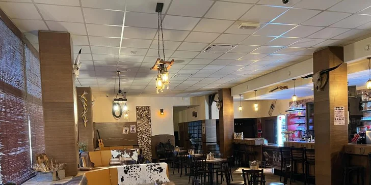 Otevřený voucher do kovbojské restaurace v Chrudimi: 500 či 1000 Kč na steaky, burgery i párty talíře