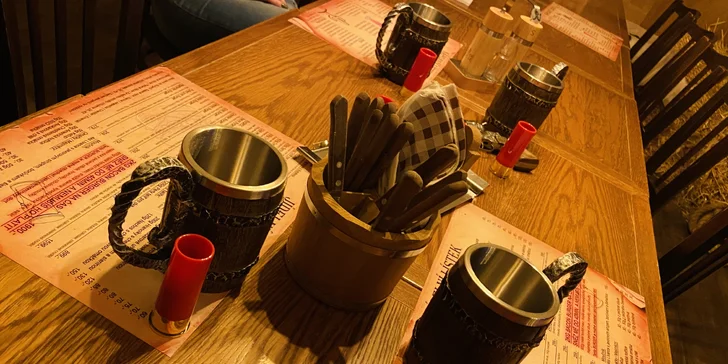 Otevřený voucher do kovbojské restaurace v Chrudimi: 500 či 1000 Kč na steaky, burgery i párty talíře