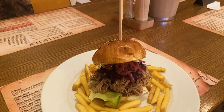 Otevřený voucher do kovbojské restaurace v Chrudimi: 500 či 1000 Kč na steaky, burgery i párty talíře