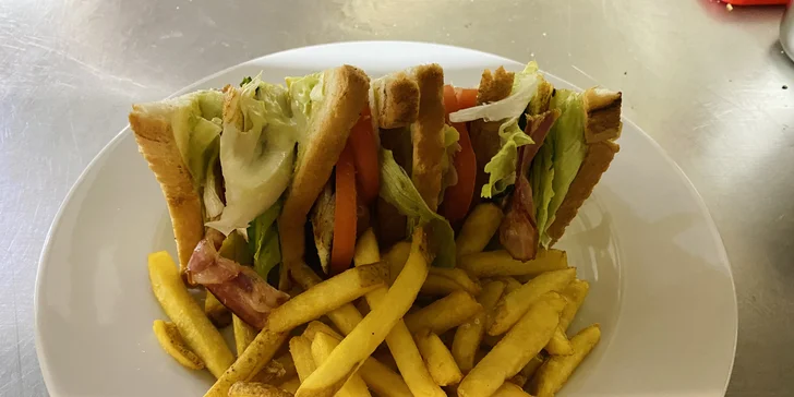 Otevřený voucher do kovbojské restaurace v Chrudimi: 500 či 1000 Kč na steaky, burgery i párty talíře