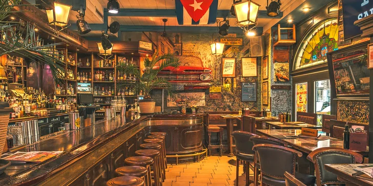 Degustační tapas i s vínem či koktejly pro dva v centru Prahy: tatarák, losos i krevety či líčka