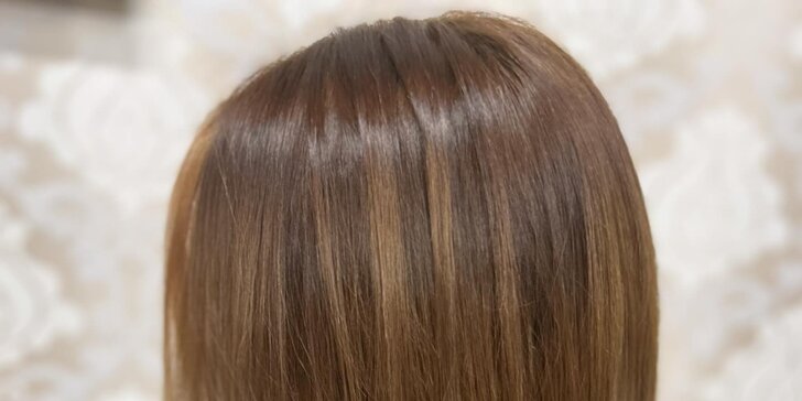 Dodejte vlasům šmrnc: dámský střih včetně regenerace